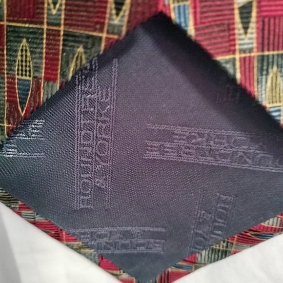 Roundtree and Yorke Necktie Tie  Silk Red Multicolored Geometric Jacquard USA - Picture 4 of 11